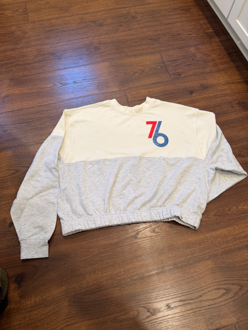 NWOT PHILADELPHIA 76ERS SWEATSHIRT